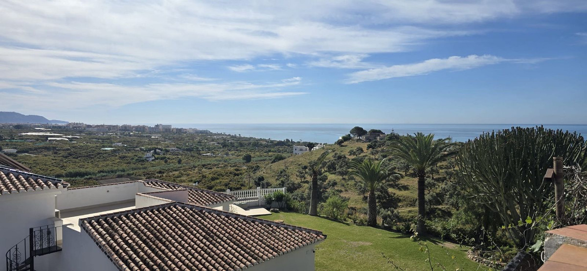 Vrijstaande Villa te koop in Nerja | 4 slaapkamers H5063113
