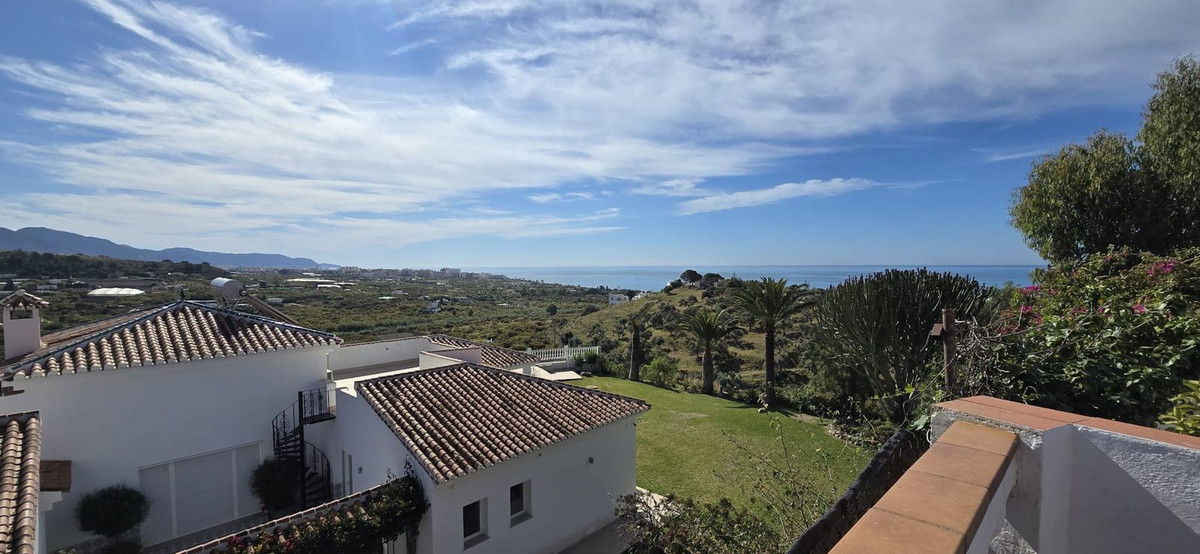 Vrijstaande Villa te koop in Nerja | 4 slaapkamers H5063113