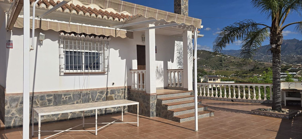 Vrijstaande Villa te koop in Nerja | 4 slaapkamers H5063113