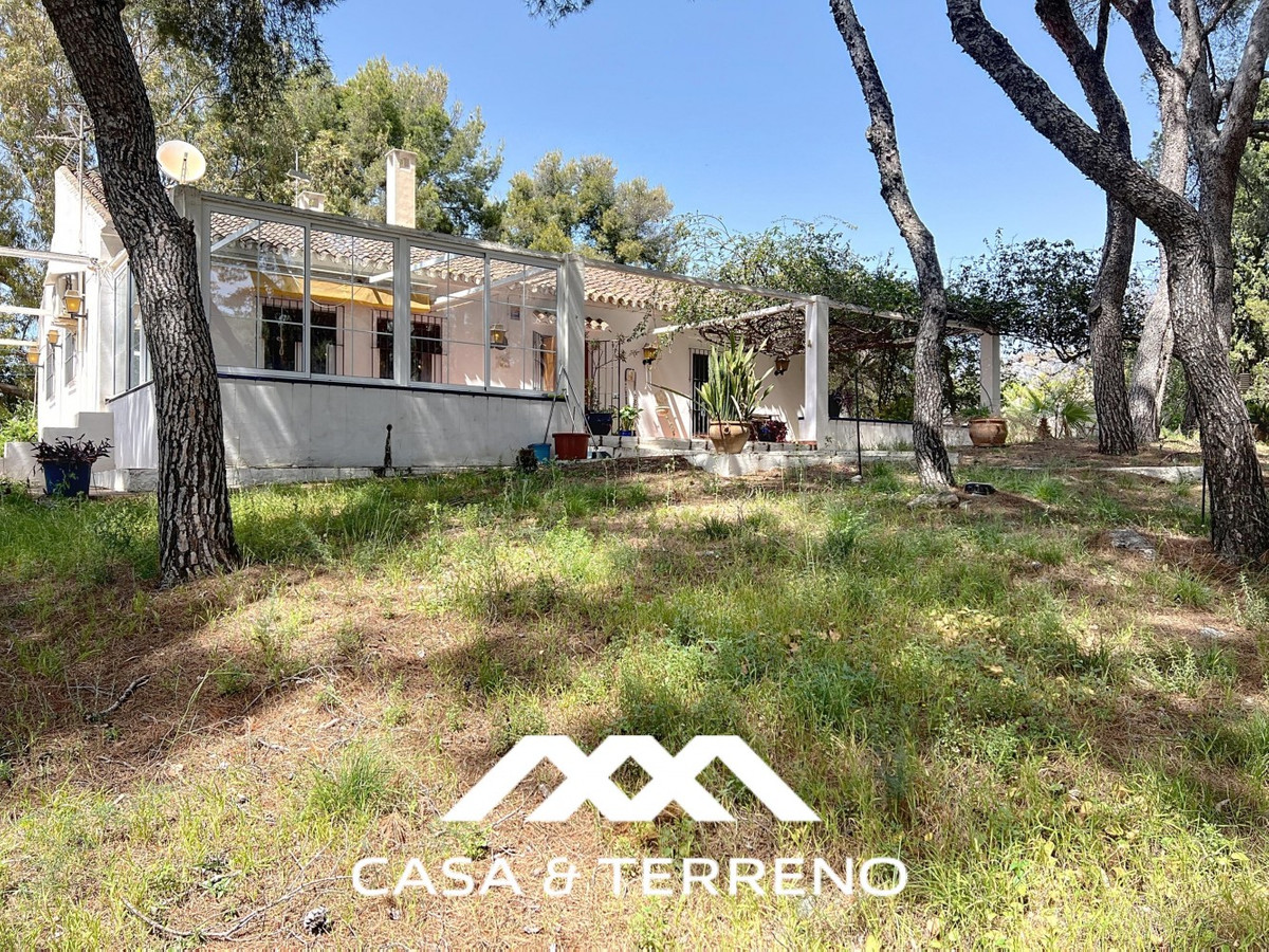 Vrijstaande Villa te koop in Nerja | 4 slaapkamers H5145256