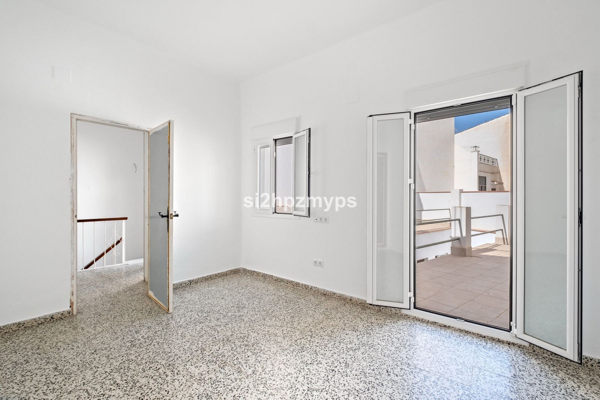 Geschakelde Woning te koop in Nerja | 5 slaapkamers H5211340
