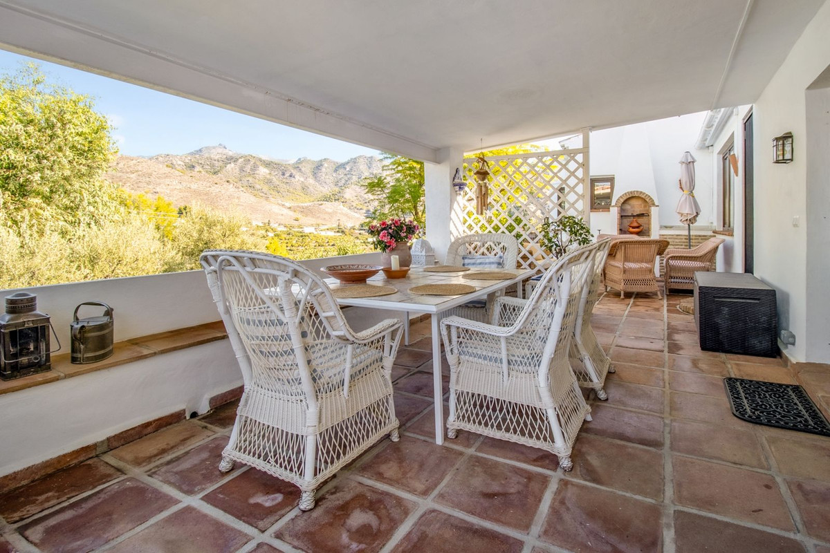 Vrijstaande Villa te koop in Nerja | 4 slaapkamers H5251327