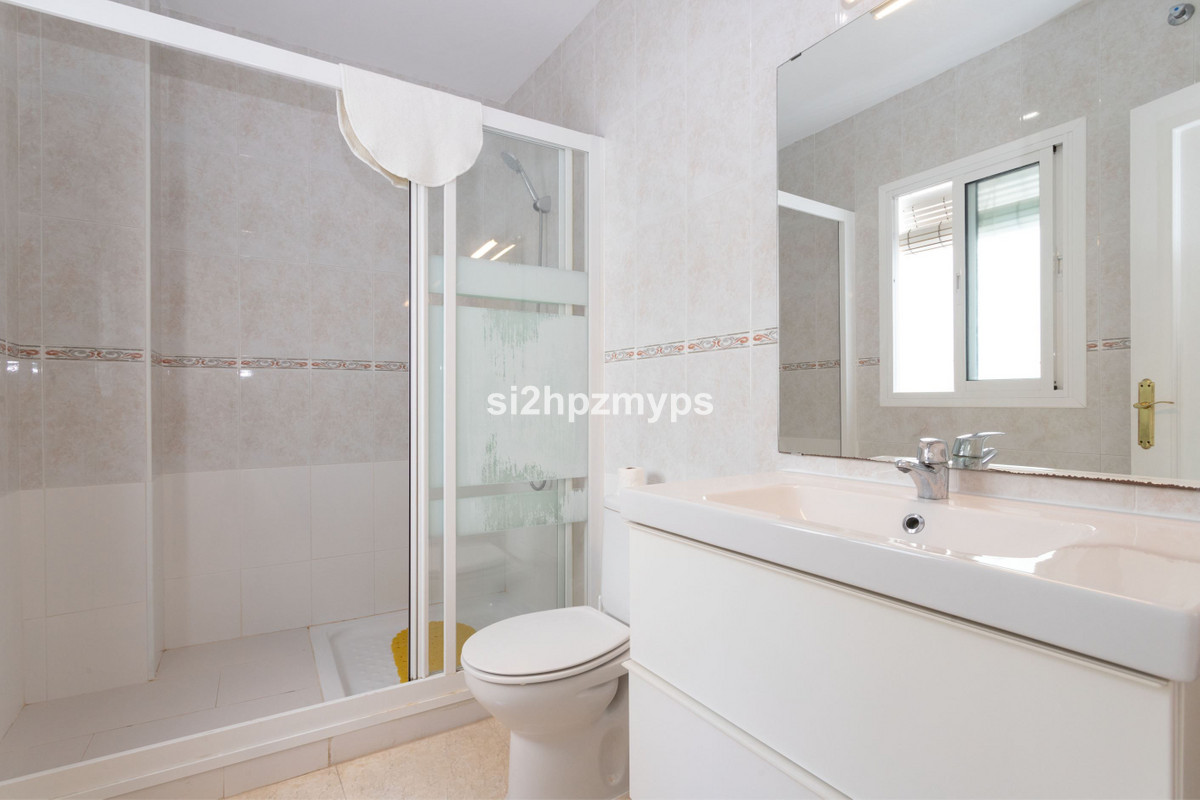 Geschakelde Woning te koop in Nerja | 4 slaapkamers H5287561