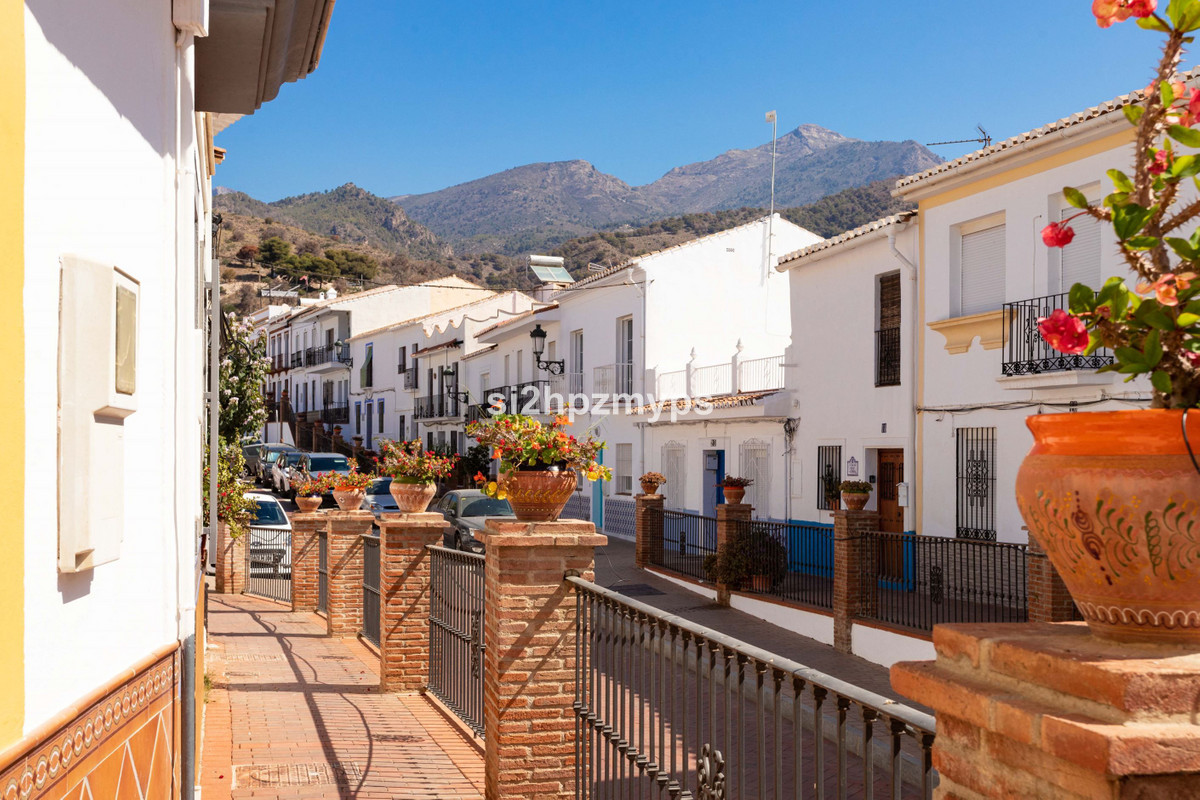 Geschakelde Woning te koop in Nerja | 4 slaapkamers H5287561