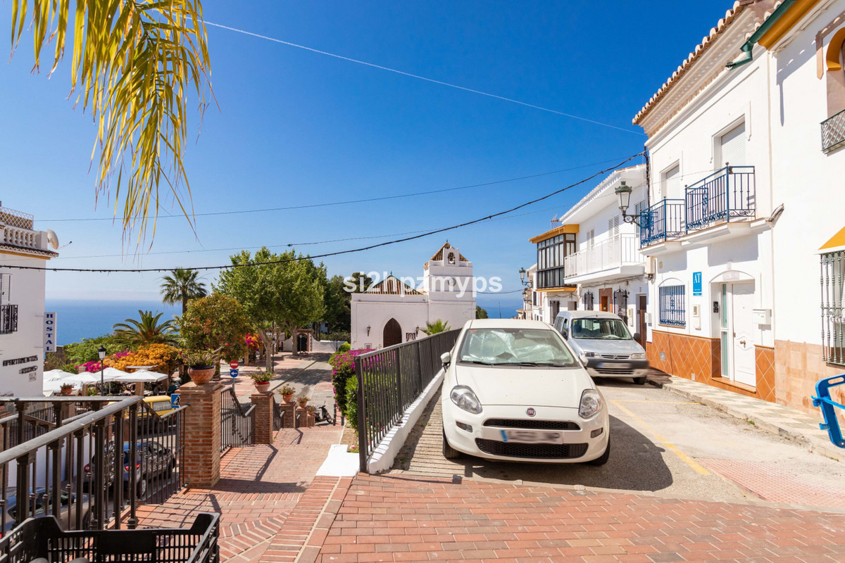 Geschakelde Woning te koop in Nerja | 4 slaapkamers H5287561