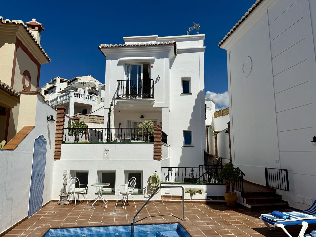 Vrijstaande Villa te koop in Nerja | 3 slaapkamers H5298892