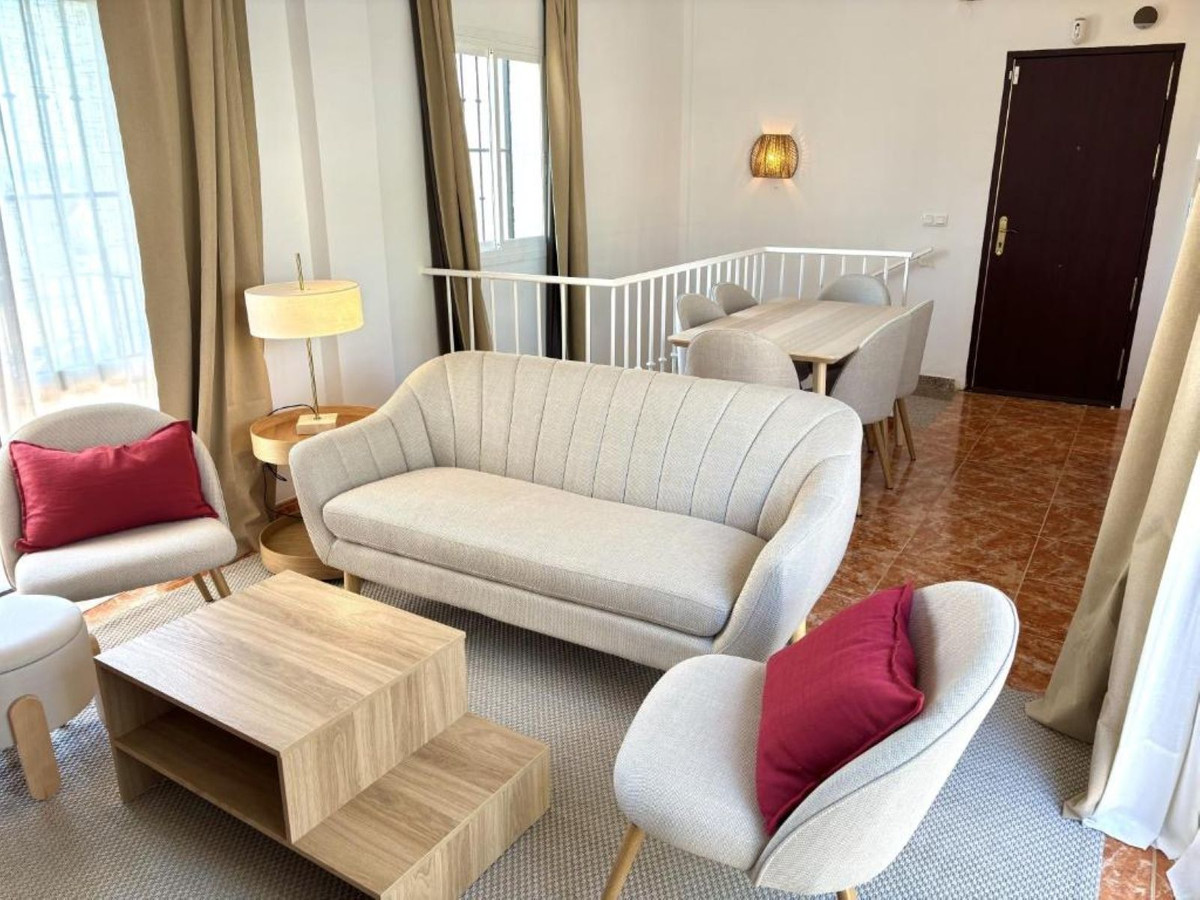 Appartement te koop in Nerja | 4 slaapkamers H5402023