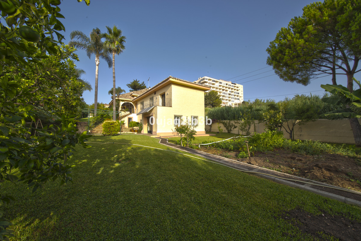 Vrijstaande Villa in New Golden Mile-7