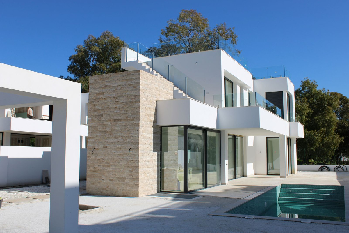 Vrijstaande Villa in New Golden Mile-1