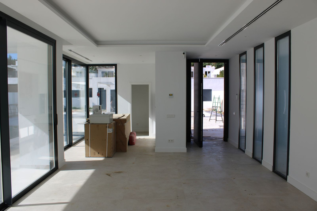 Vrijstaande Villa in New Golden Mile-12