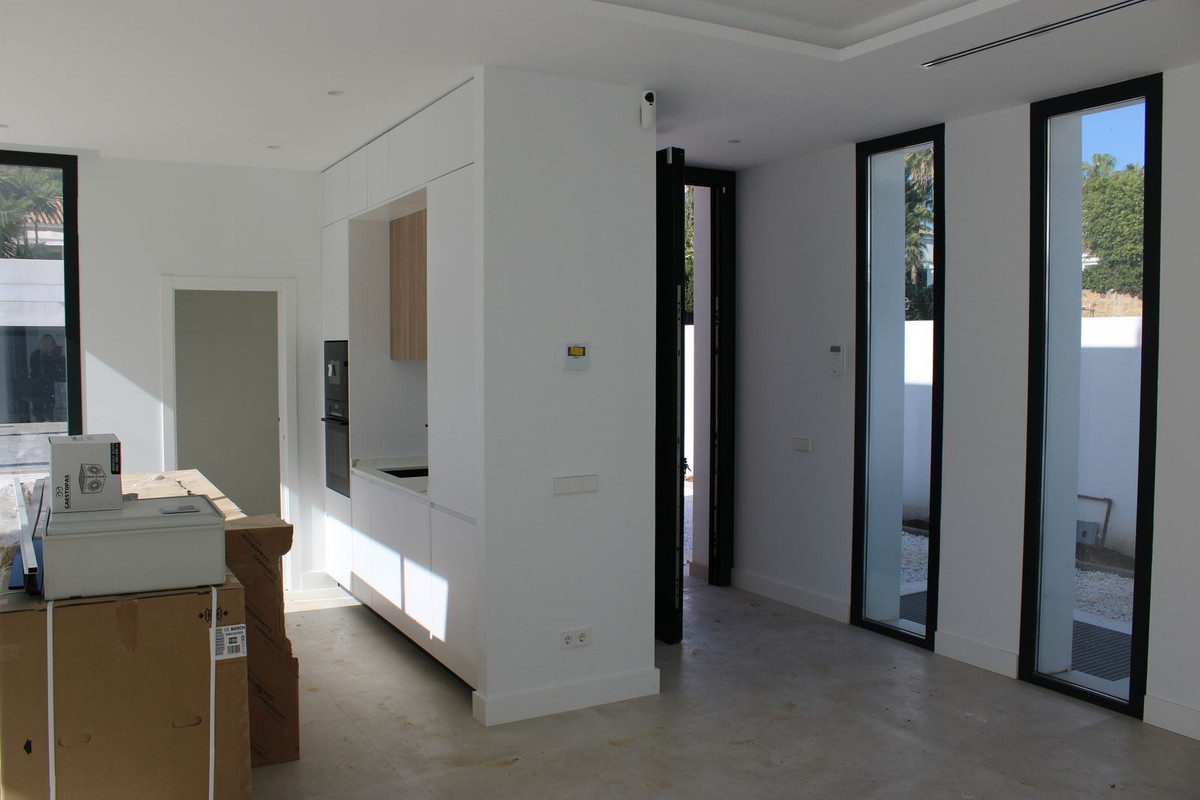 Vrijstaande Villa in New Golden Mile-13