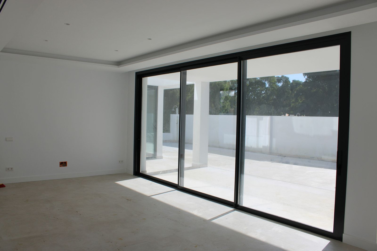 Vrijstaande Villa in New Golden Mile-15