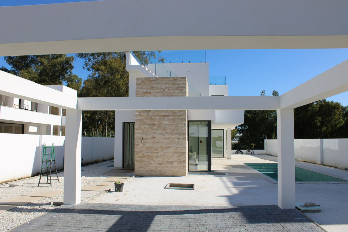 Vrijstaande Villa in New Golden Mile-6