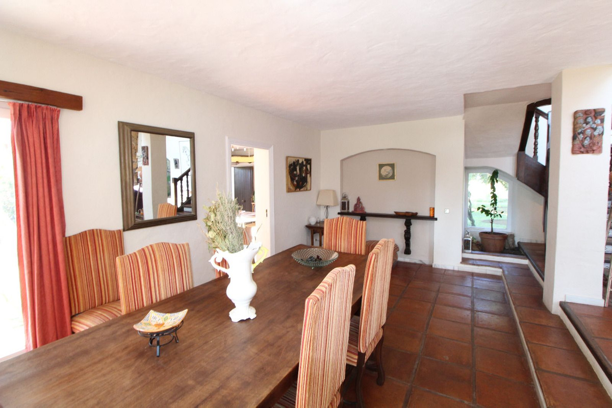Vrijstaande Villa in New Golden Mile-14