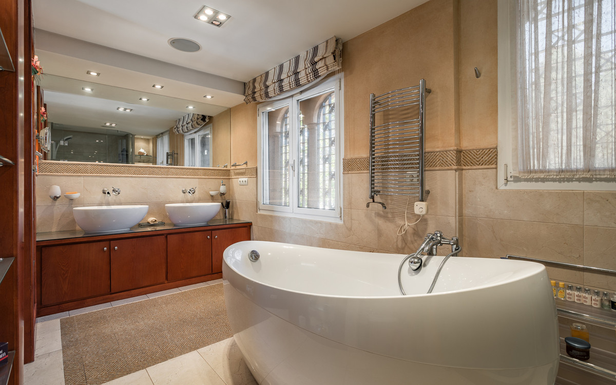 Huis te koop in New Golden Mile | 8 slaapkamers H4677691