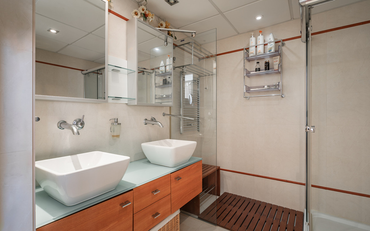 Huis te koop in New Golden Mile | 8 slaapkamers H4677691
