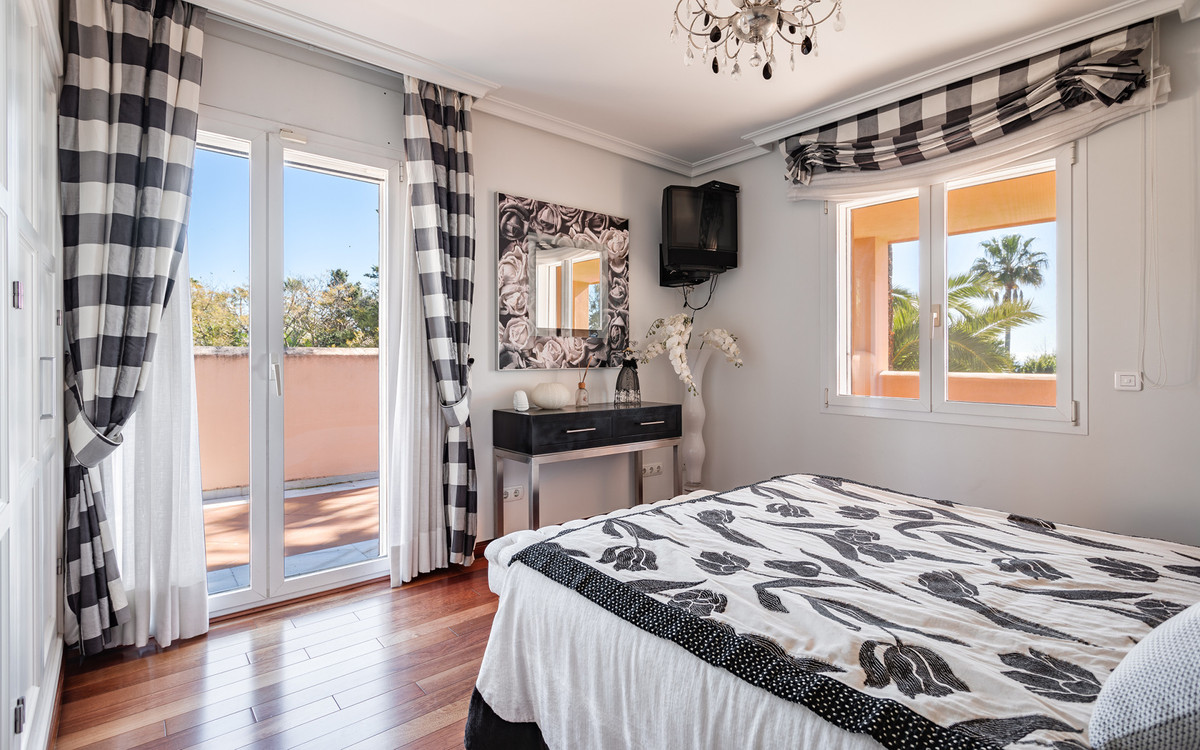 Huis te koop in New Golden Mile | 8 slaapkamers H4677691