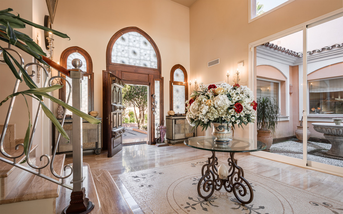 Huis te koop in New Golden Mile | 8 slaapkamers H4677691