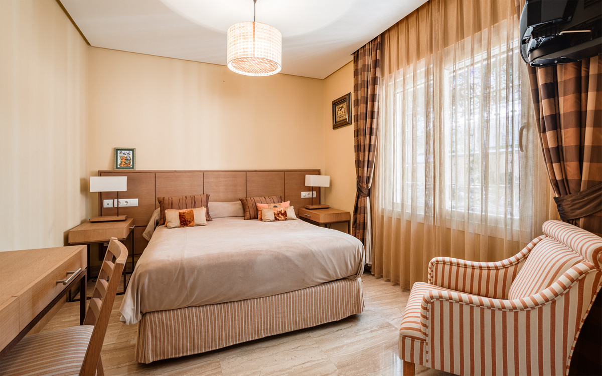 Huis te koop in New Golden Mile | 8 slaapkamers H4677691