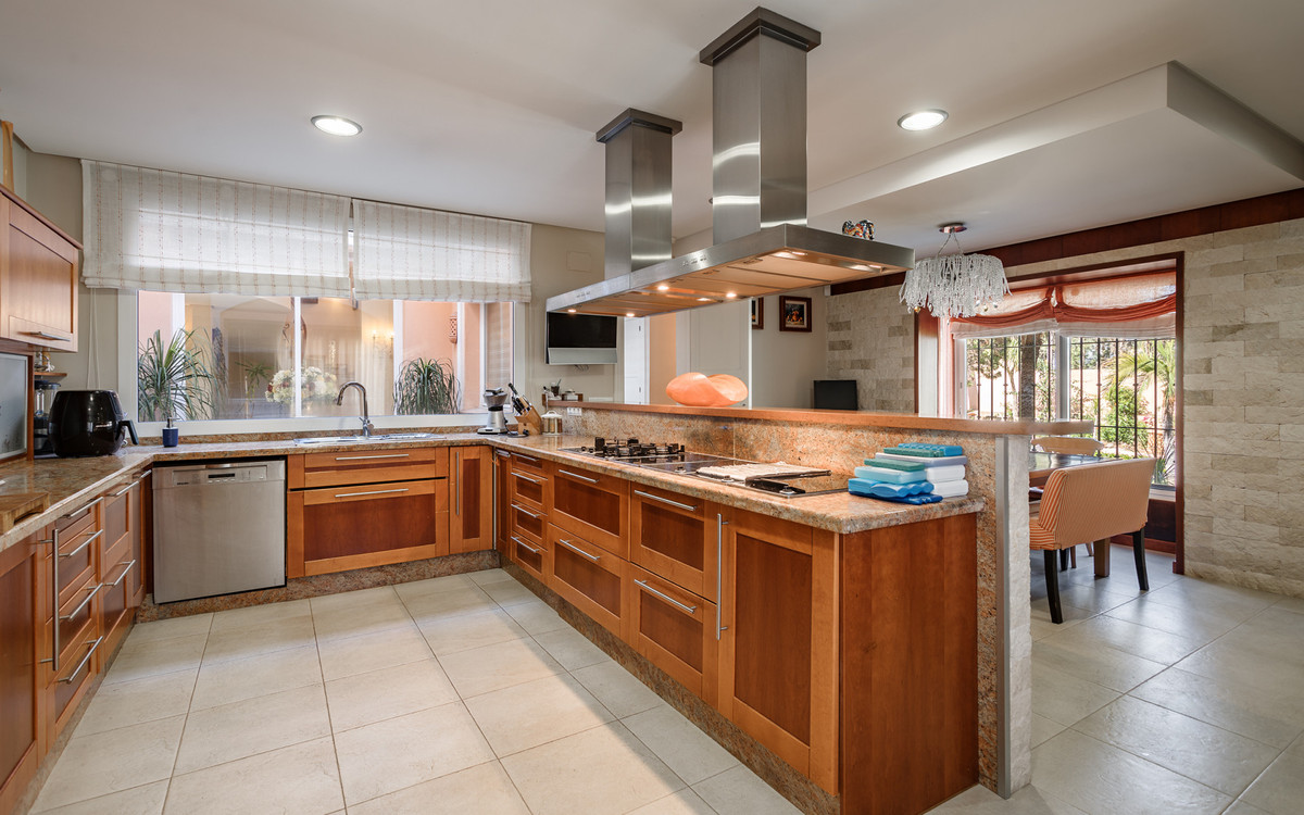 Huis te koop in New Golden Mile | 8 slaapkamers H4677691
