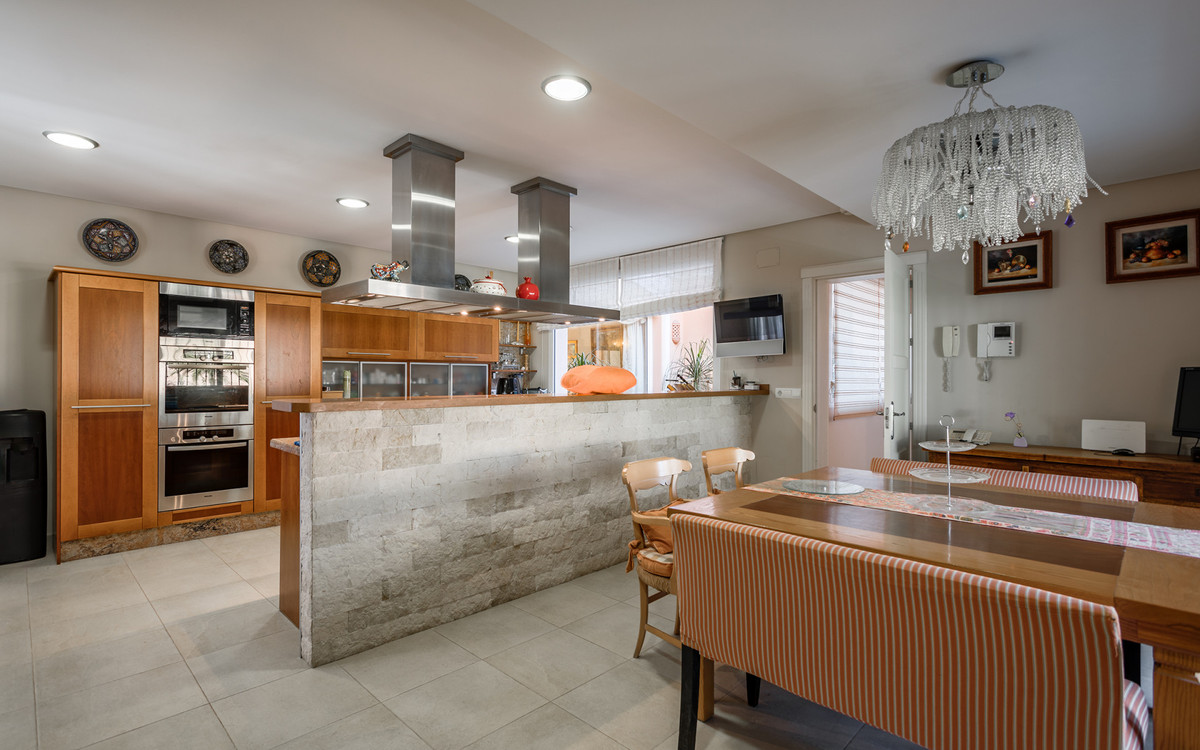 Huis te koop in New Golden Mile | 8 slaapkamers H4677691