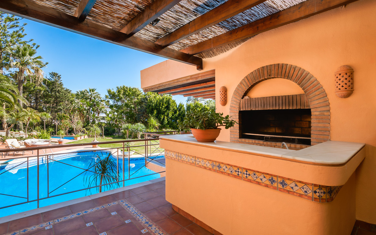Huis te koop in New Golden Mile | 8 slaapkamers H4677691