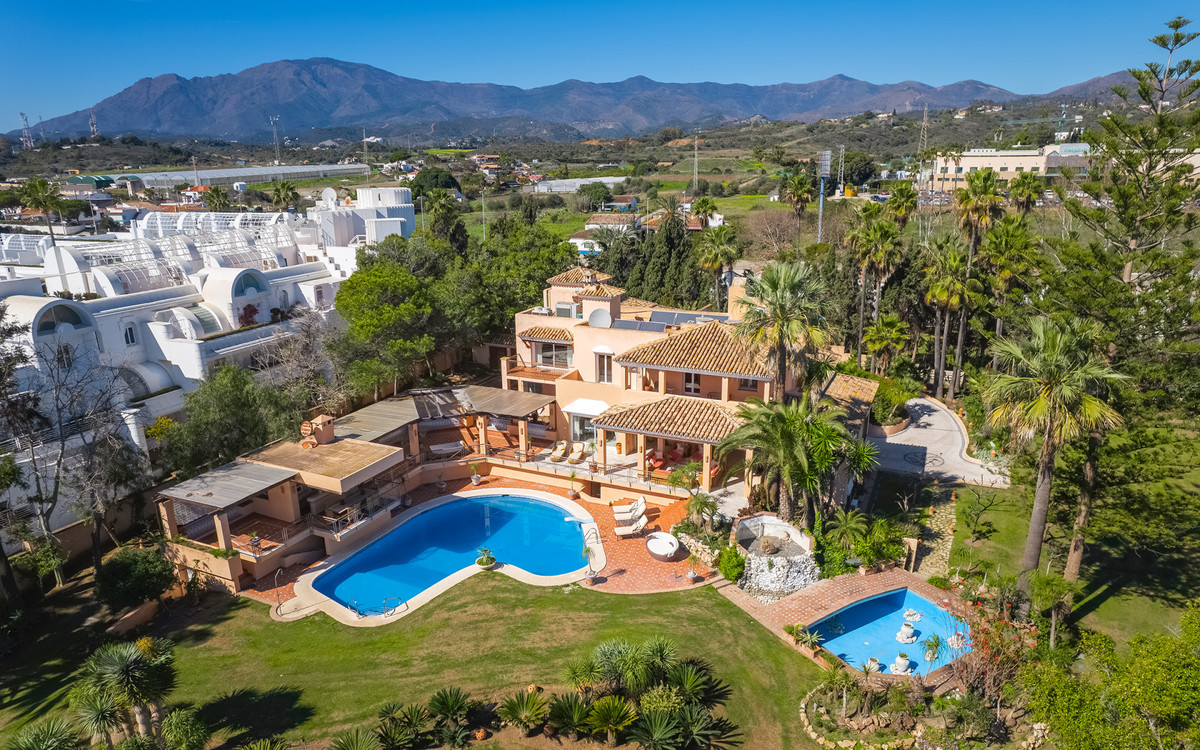 Huis te koop in New Golden Mile | 8 slaapkamers H4677691