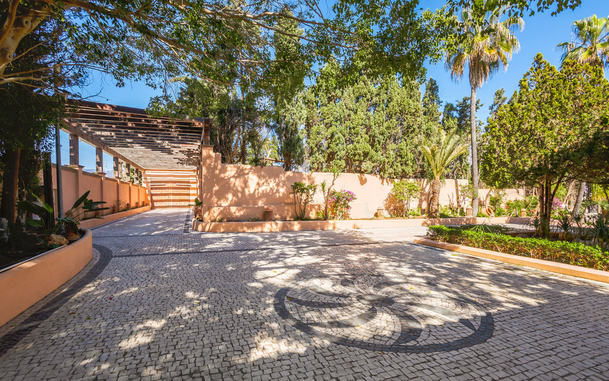 Huis te koop in New Golden Mile | 8 slaapkamers H4677691
