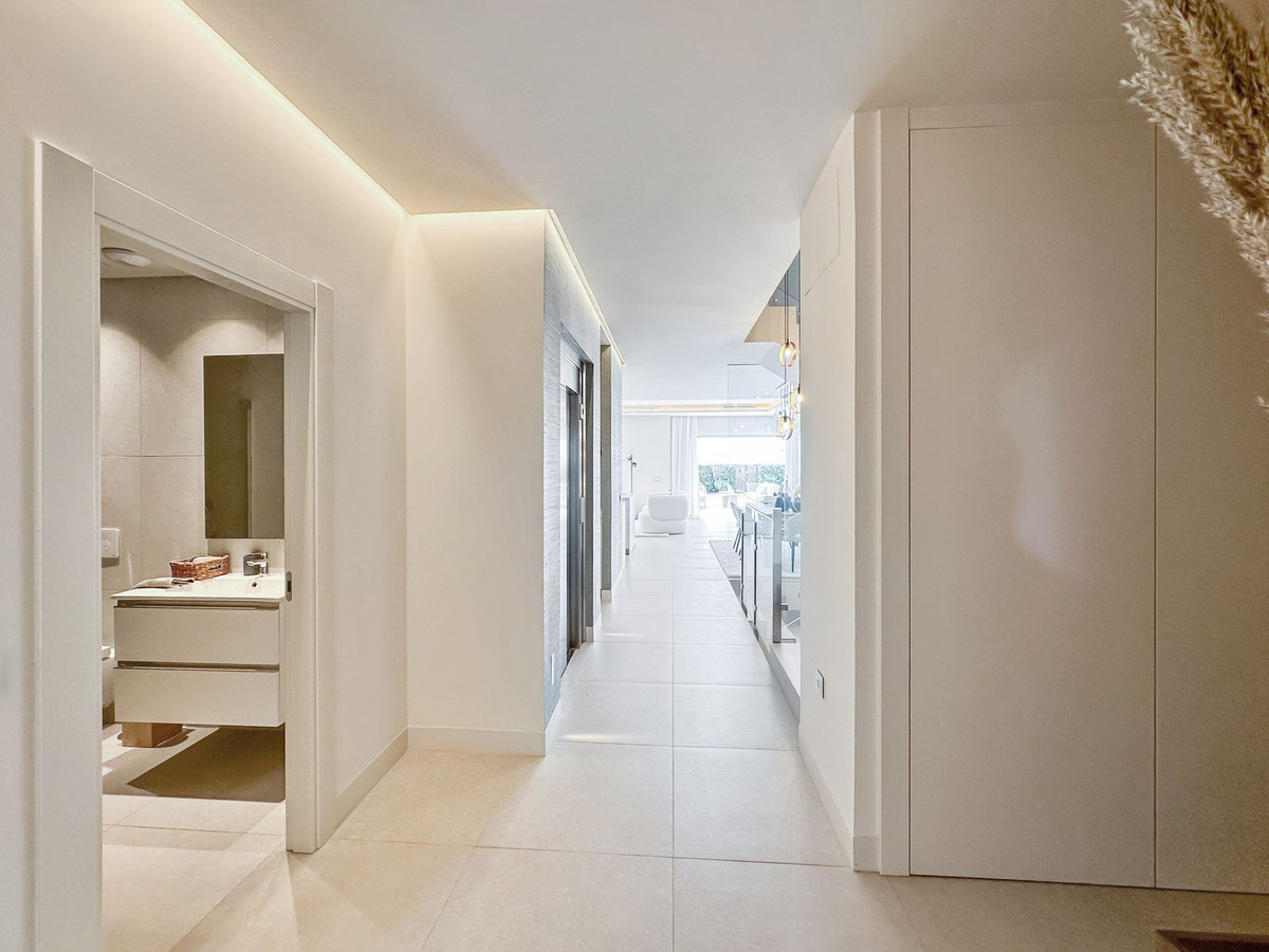Vrijstaande Villa in New Golden Mile-105