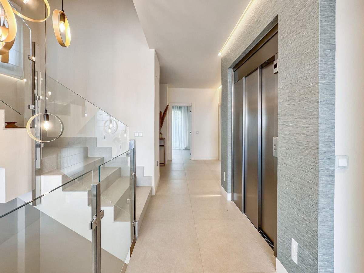 Vrijstaande Villa in New Golden Mile-114