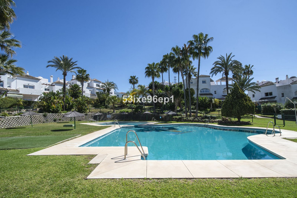 Semi-Vrijstaande Villa in El Padron-1