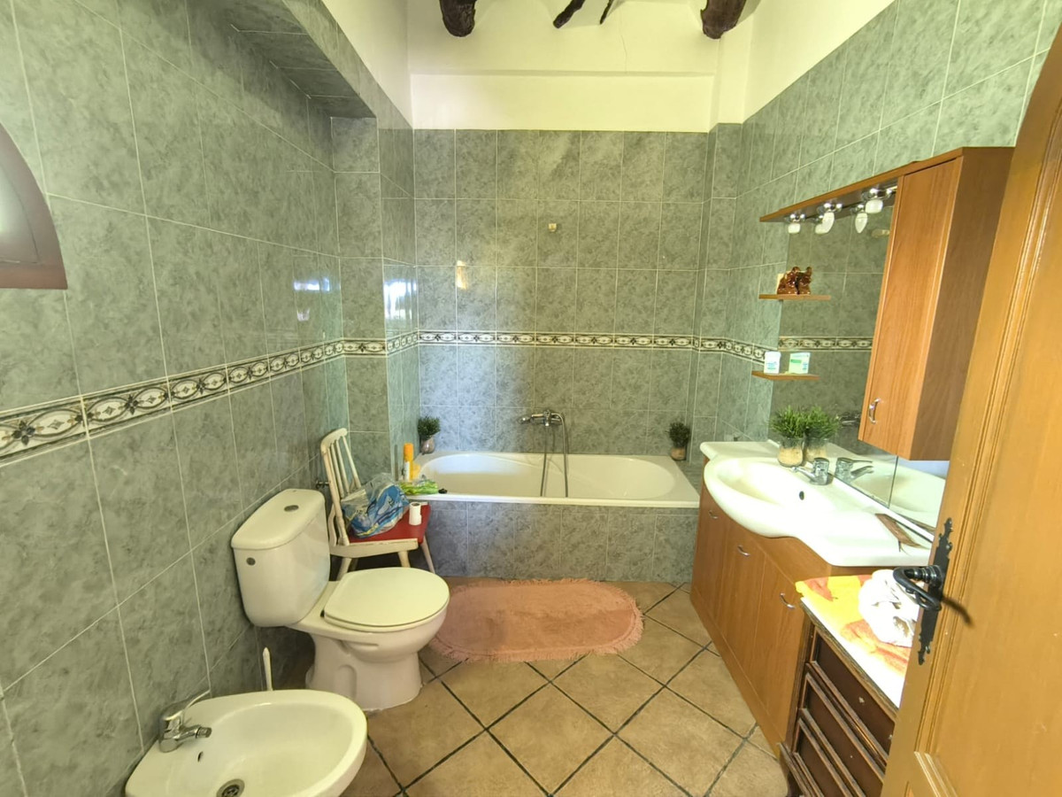 Huis te koop in Novelda | 8 slaapkamers H5226070