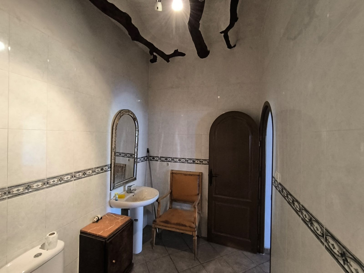 Huis te koop in Novelda | 8 slaapkamers H5226070