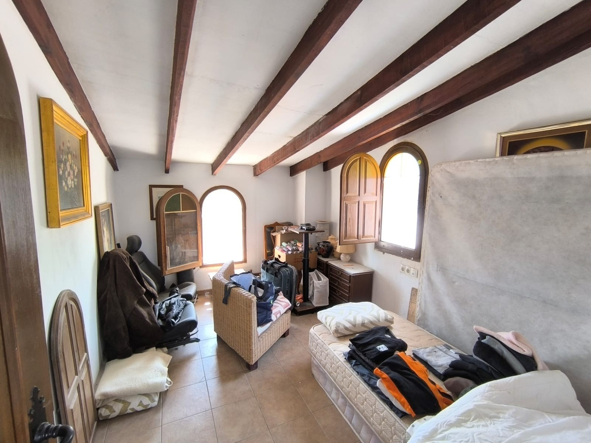 Huis te koop in Novelda | 8 slaapkamers H5226070