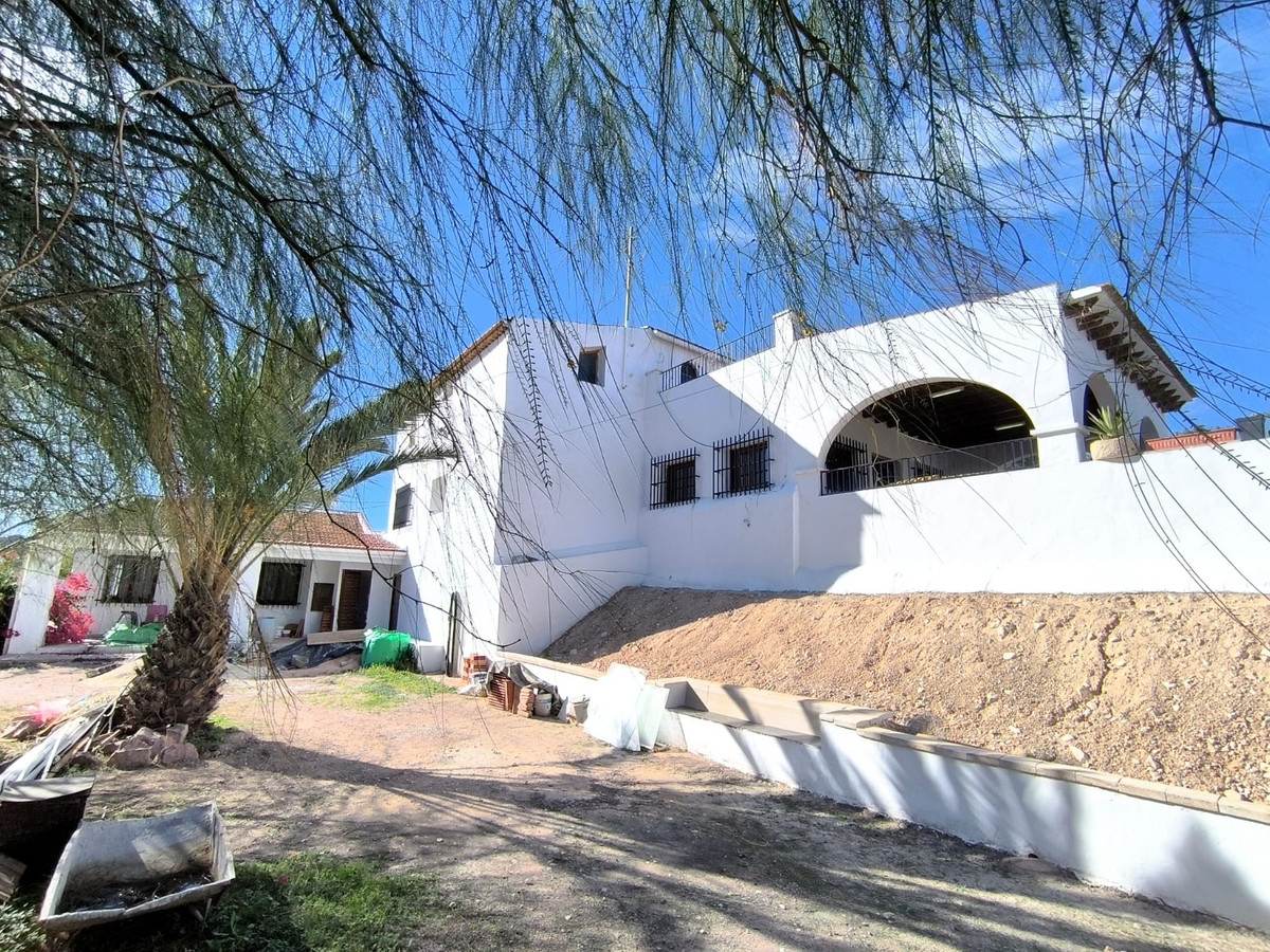 Huis te koop in Novelda | 8 slaapkamers H5226070