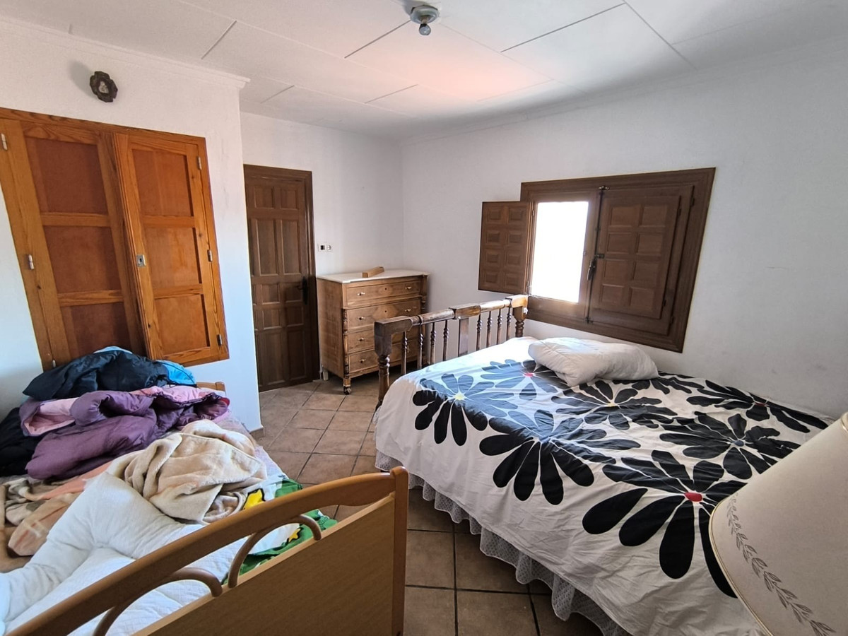 Huis te koop in Novelda | 8 slaapkamers H5509192
