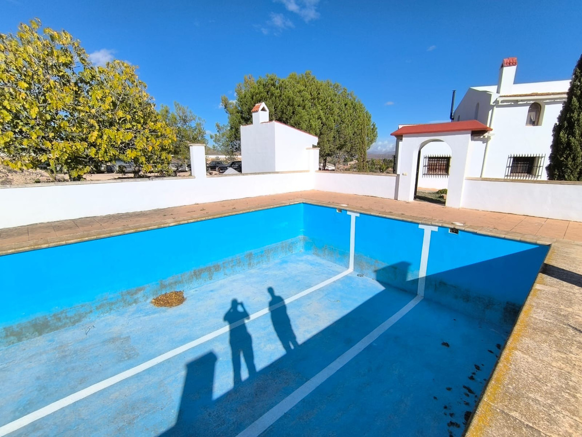 Huis te koop in Novelda | 8 slaapkamers H5509192