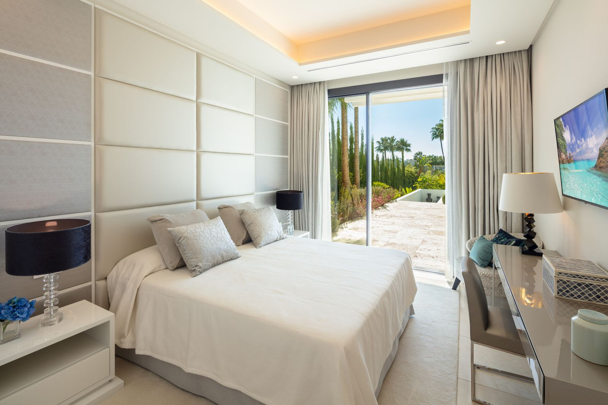 Huis te koop in Nueva Andalucía | 6 slaapkamers H4229713