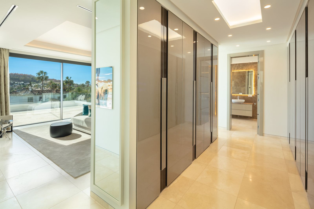 Huis te koop in Nueva Andalucía | 6 slaapkamers H4229713