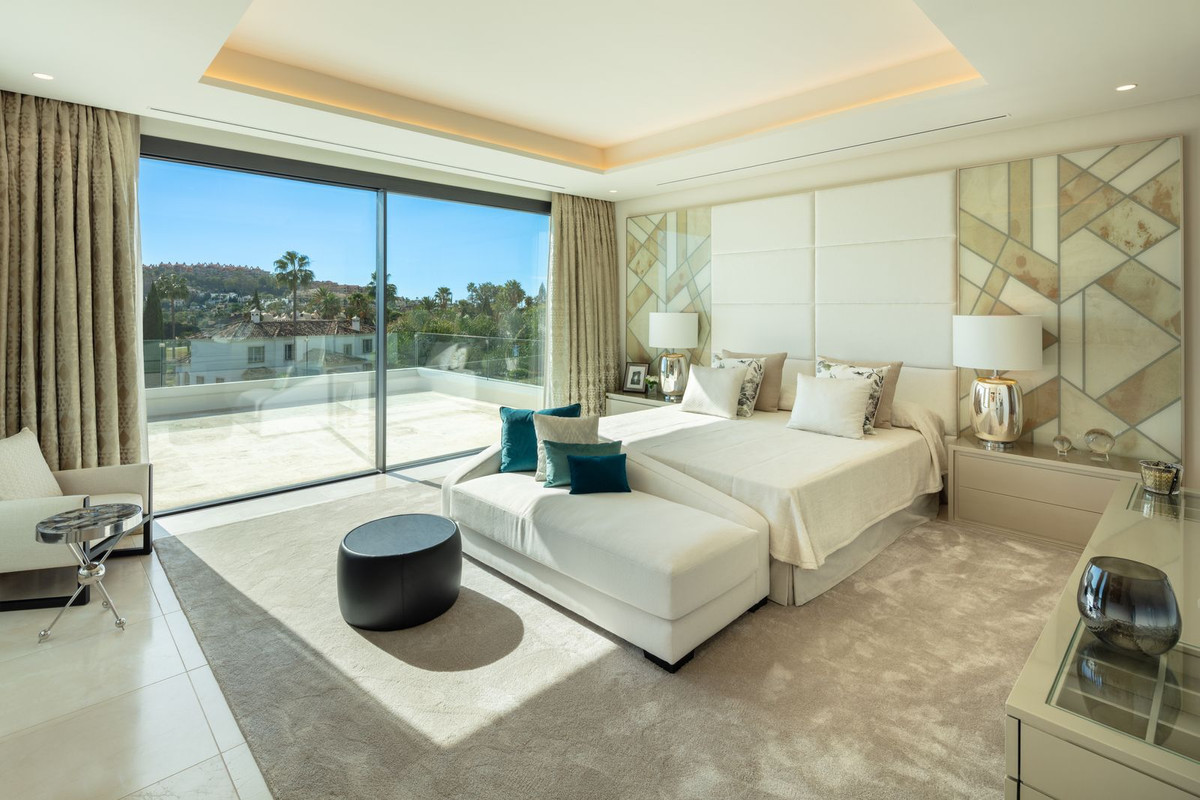 Huis te koop in Nueva Andalucía | 6 slaapkamers H4229713