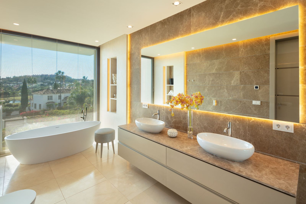 Huis te koop in Nueva Andalucía | 6 slaapkamers H4229713