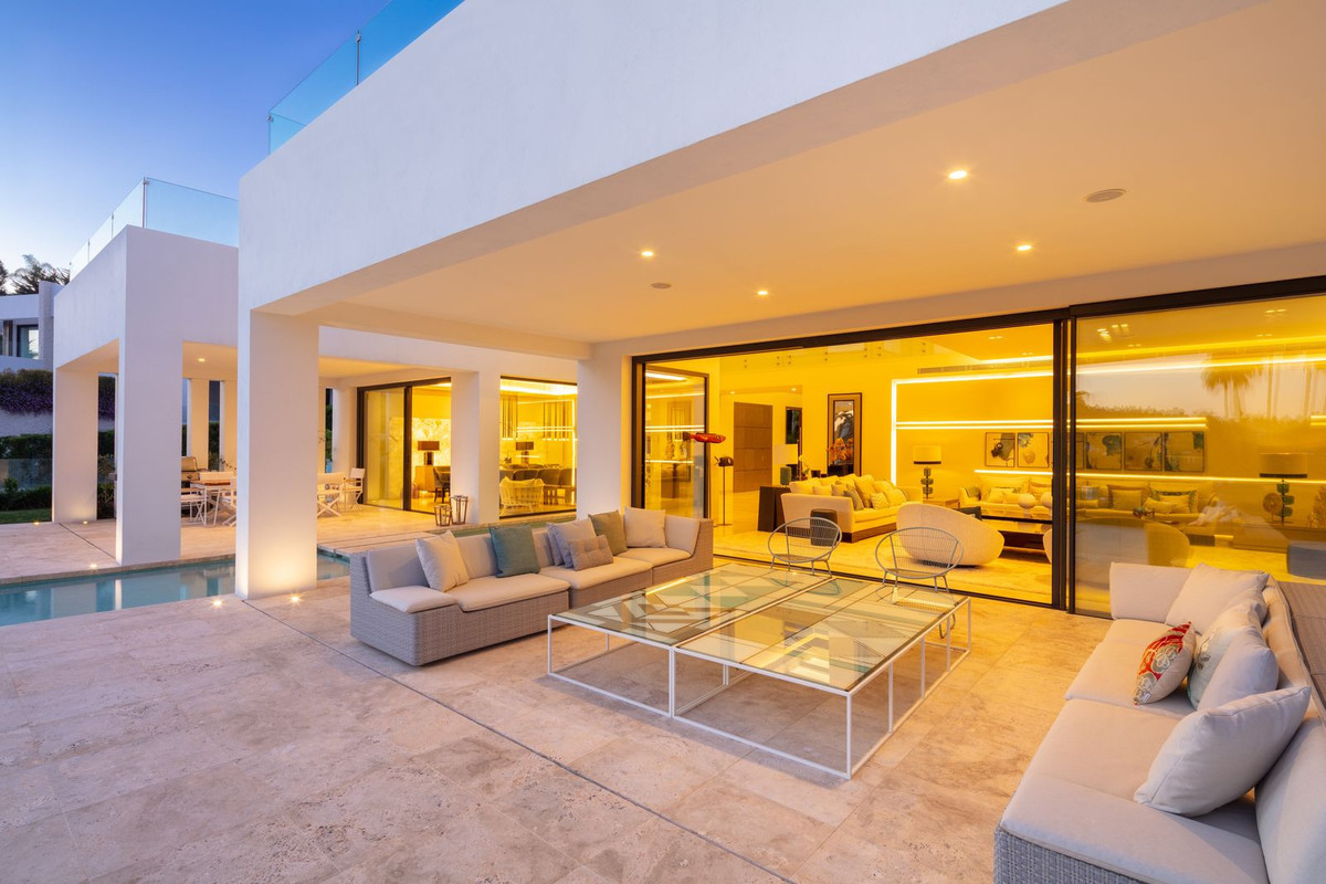 Huis te koop in Nueva Andalucía | 6 slaapkamers H4229713