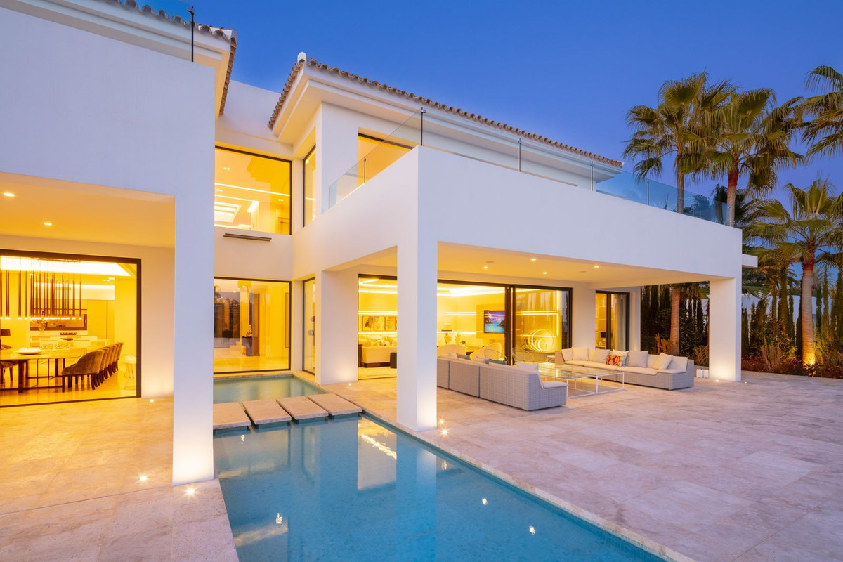 Huis te koop in Nueva Andalucía | 6 slaapkamers H4229713