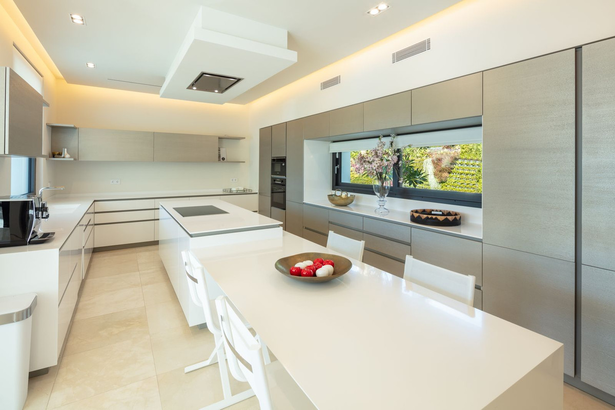 Huis te koop in Nueva Andalucía | 6 slaapkamers H4229713