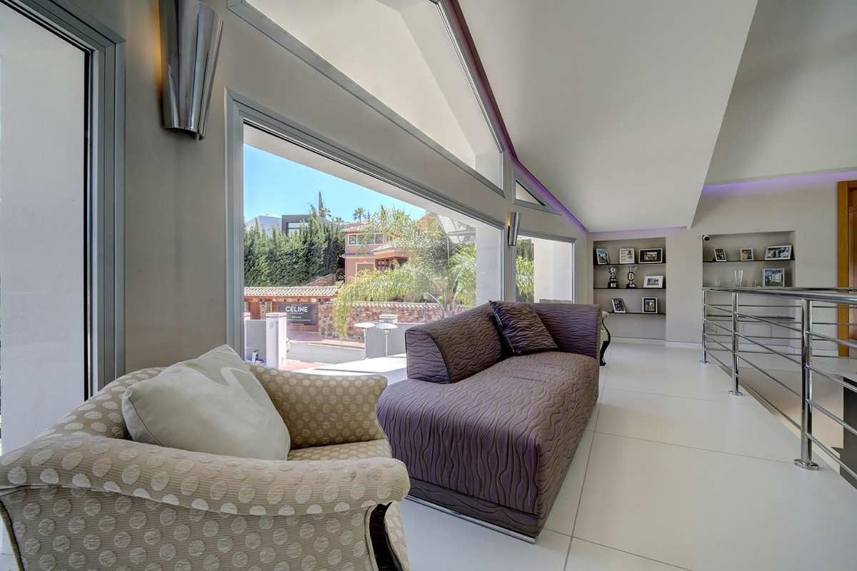 Huis te koop in Nueva Andalucía | 5 slaapkamers H4372624