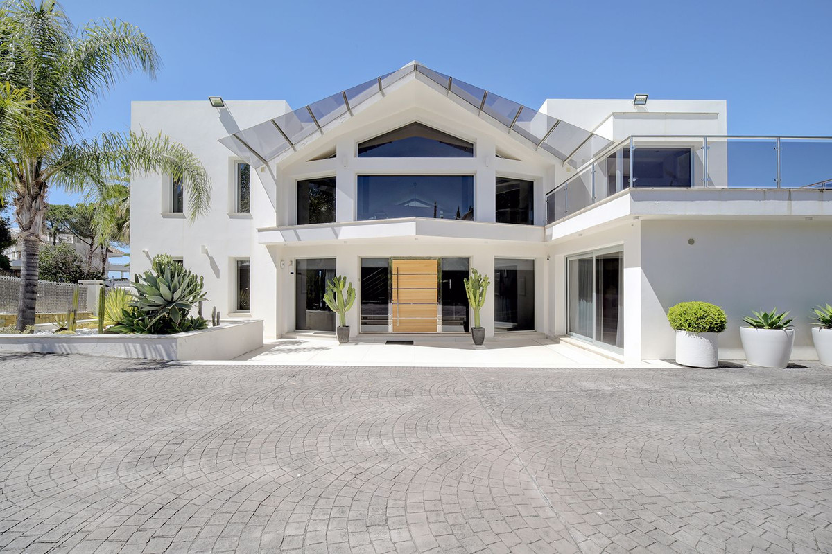 Huis te koop in Nueva Andalucía | 5 slaapkamers H4372624