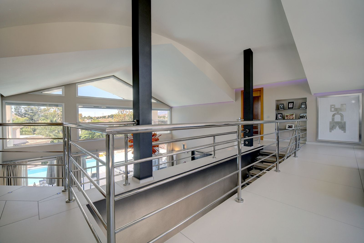 Huis te koop in Nueva Andalucía | 5 slaapkamers H4372624