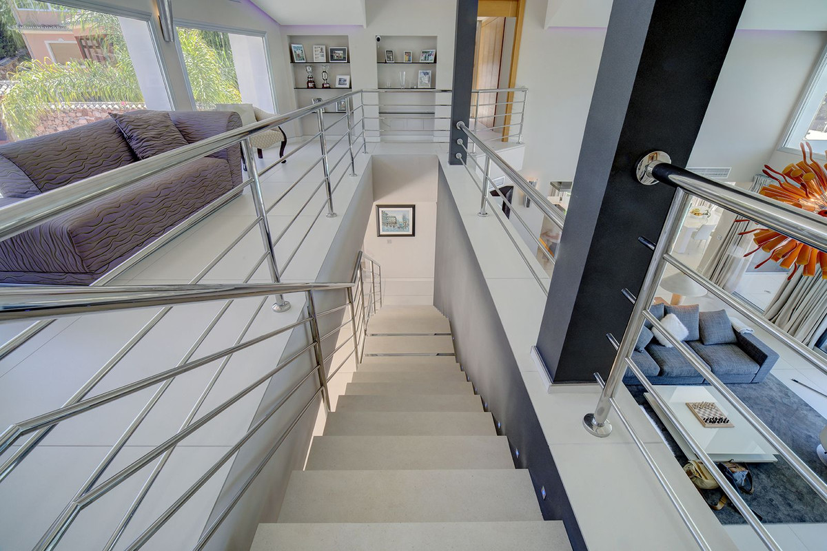 Huis te koop in Nueva Andalucía | 5 slaapkamers H4372624