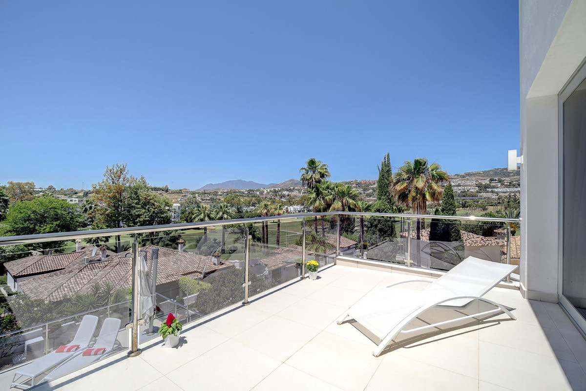 Huis te koop in Nueva Andalucía | 5 slaapkamers H4372624
