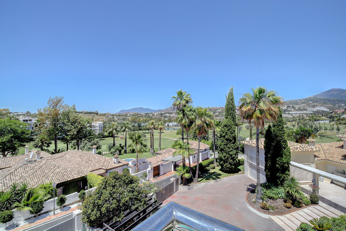 Huis te koop in Nueva Andalucía | 5 slaapkamers H4372624